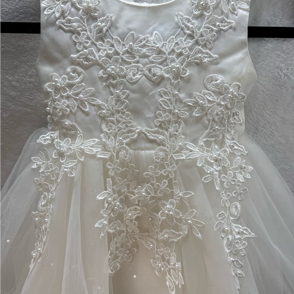 White Pearl and Lace Tulle Flower Girl Dress 3T-4T Worn Once - Picture 2 of 7